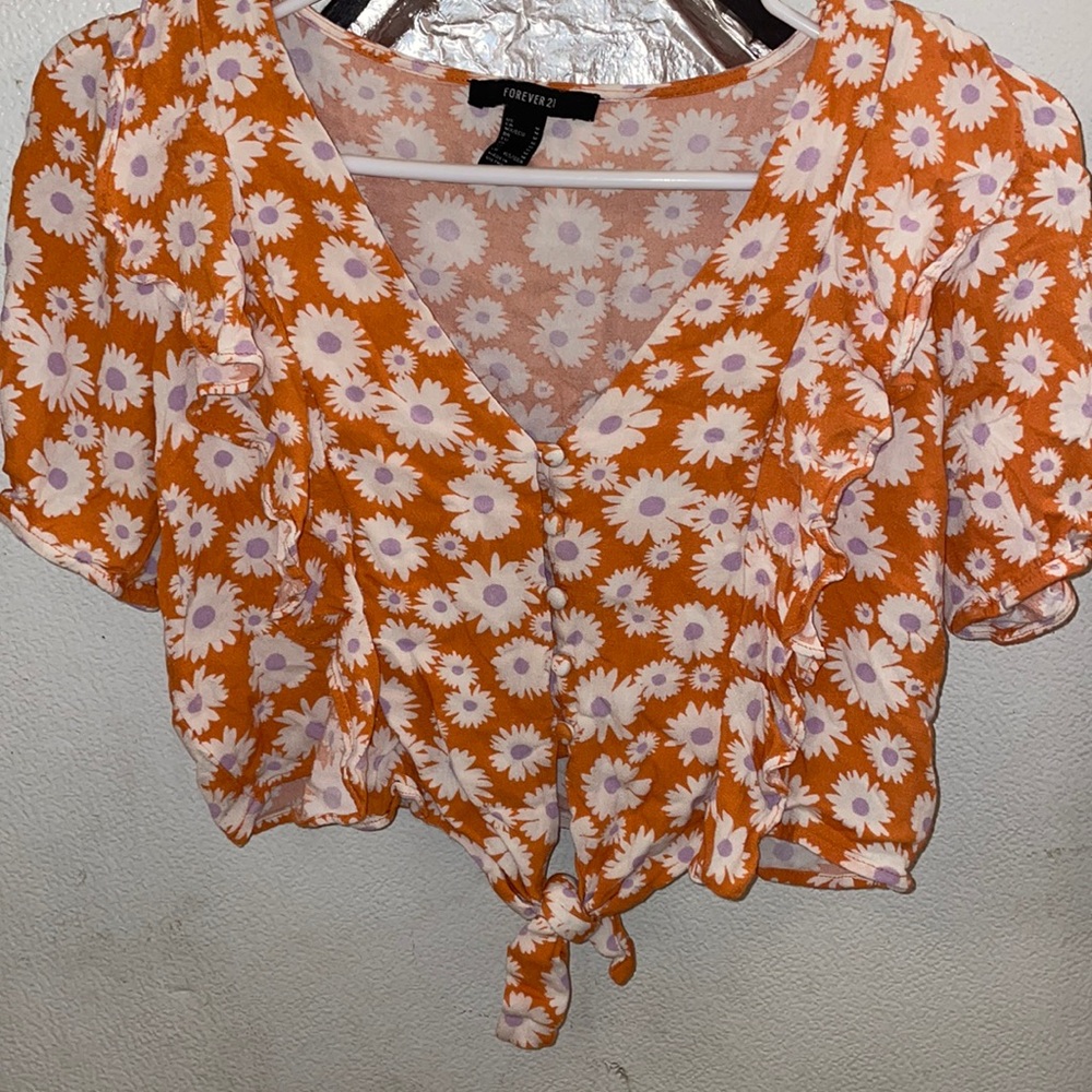Forever 21 floral top 🧡🤍💜